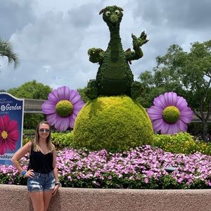 Meet Your Posher, Stephanie!